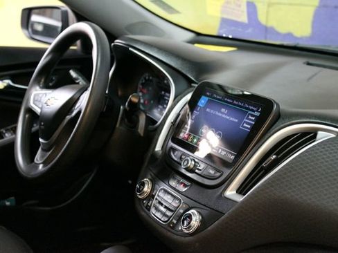 Used 2022 Chevrolet Malibu LT image 9