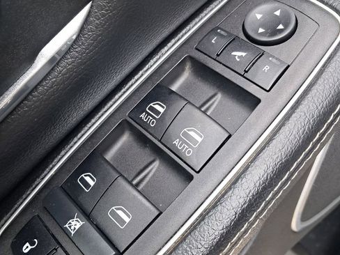 Used 2023 RAM 1500 Laramie AWD/4WD image 9