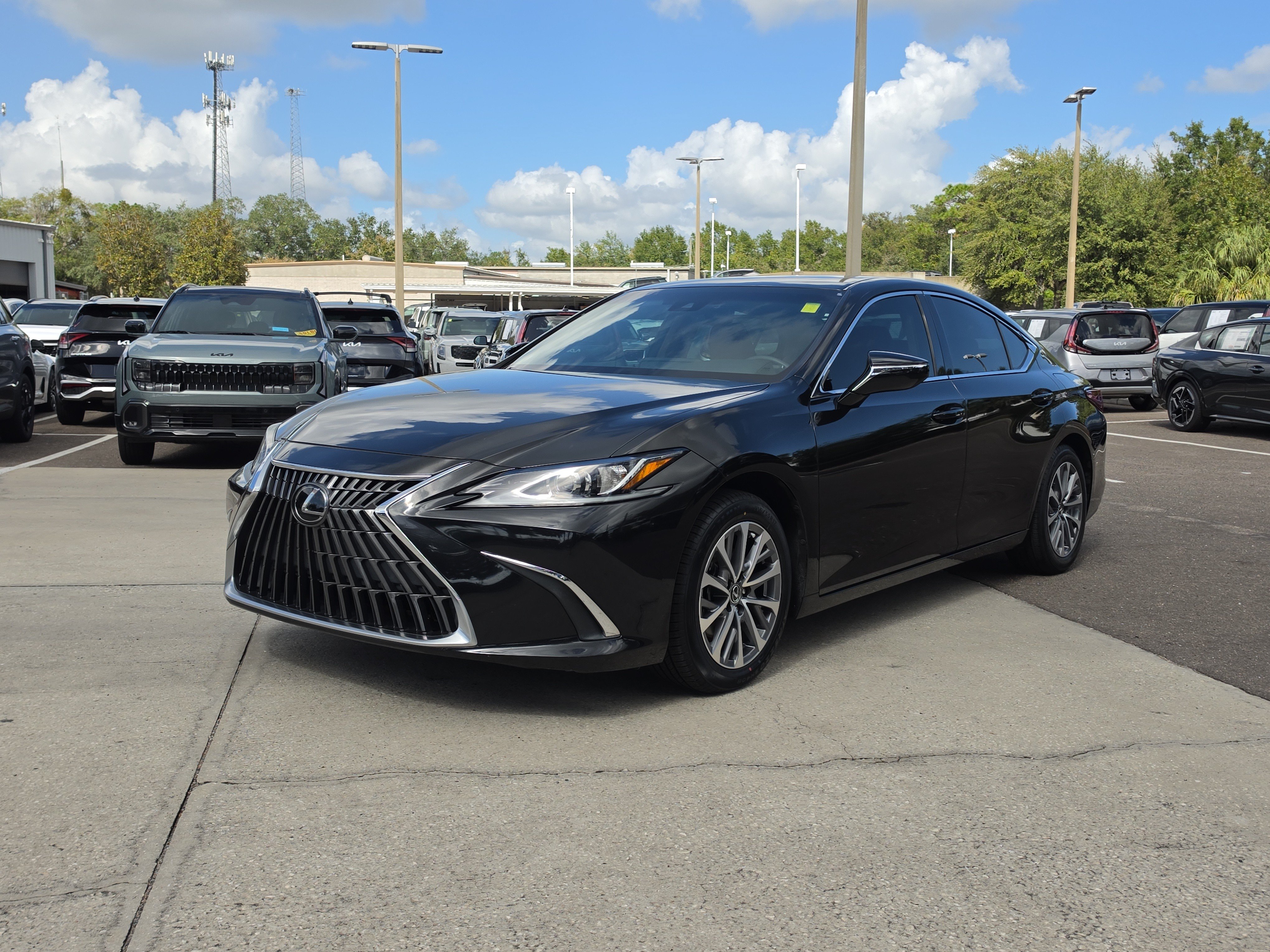 Used 2023 Lexus ES 350 w/ Accessory Package (Z2) FWD image 4