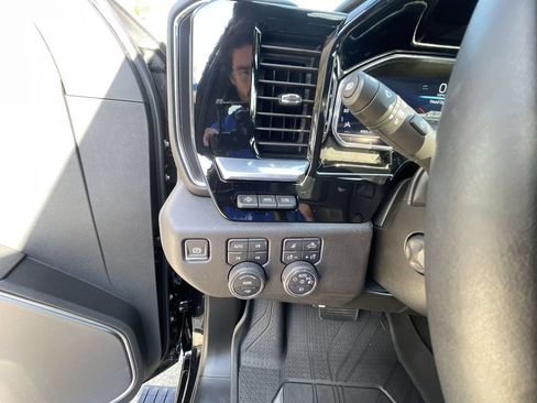 Certified 2025 Chevrolet Silverado 1500 High Country AWD/4WD image 18