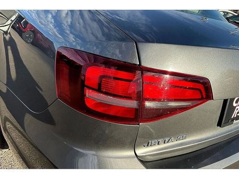 Used 2017 Volkswagen Jetta SE image 21