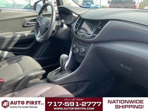 Used 2018 Chevrolet Trax LT w/ LT Convenience Package AWD/4WD image 17