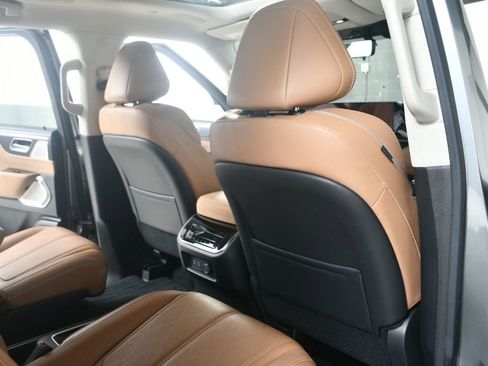 Used 2025 INFINITI QX80 Sensory image 33