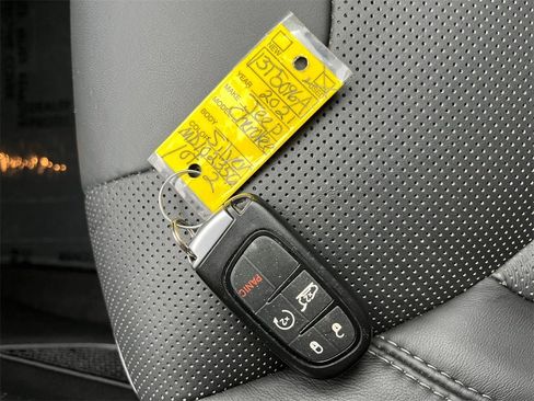 Used 2021 Jeep Cherokee Latitude Lux w/ Comfort/Convenience Group image 31