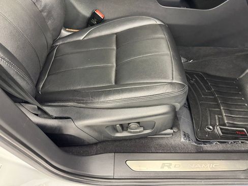 Used 2020 Land Rover Range Rover Evoque R-Dynamic SE image 35