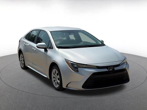 Used 2025 Toyota Corolla LE FWD image 3