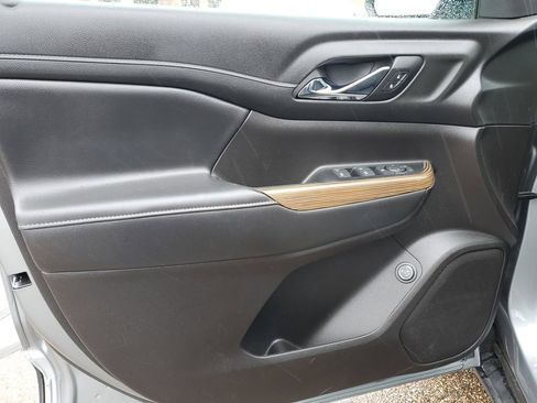 Used 2023 GMC Acadia SLE w/ Driver Convenience Package image 12