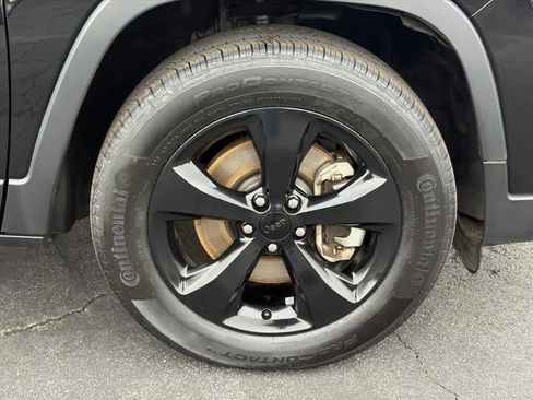 Used 2023 Jeep Cherokee Altitude Lux w/ Lux Elite Package image 32