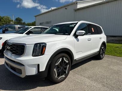 Used 2024 Kia Telluride S w/ S Sunroof Package