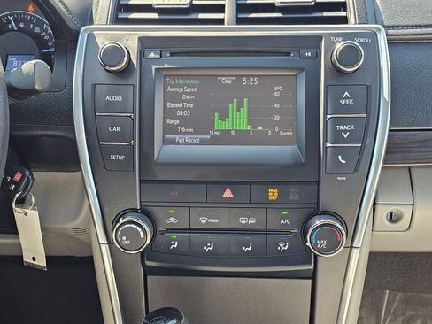 Used 2015 Toyota Camry LE FWD image 13