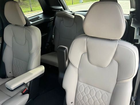 New 2026 Volvo XC90 B5 Plus w/ Protection Package Premier AWD/4WD image 17