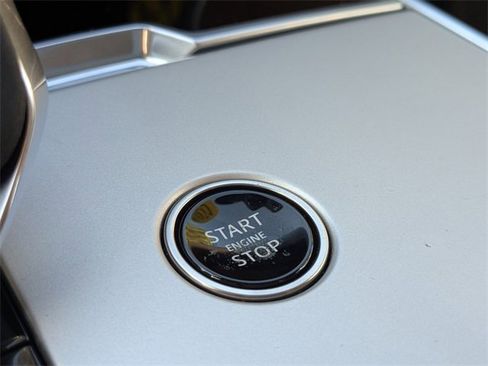 Used 2024 Land Rover Range Rover Long Wheelbase SE image 23