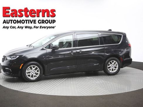 Used 2023 Chrysler Pacifica Touring-L FWD image 60