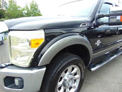 Used 2011 Ford F250 Lariat w/ Lariat Interior Pkg AWD/4WD image 28