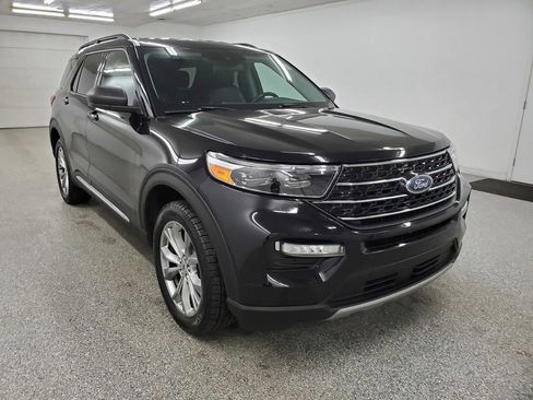 Used 2020 Ford Explorer XLT w/ Equipment Group 202A image 3