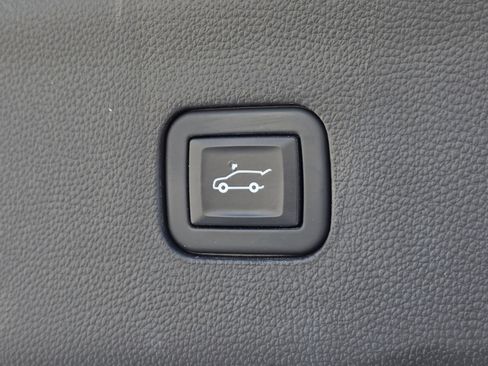 Used 2020 Buick Enclave Avenir w/ Avenir Technology Package image 21