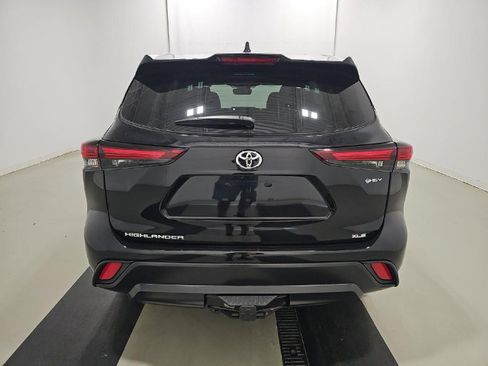 Used 2025 Toyota Highlander XLE AWD/4WD image 5