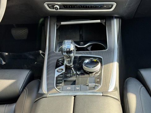 Used 2022 BMW X7 xDrive40i w/ Premium Package image 16