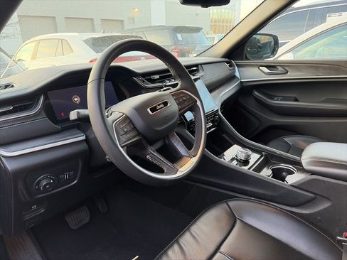 Used 2024 Jeep Grand Cherokee L Limited w/ Luxury Tech Group II image 9