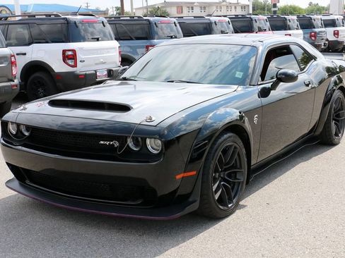 Used 2018 Dodge Challenger SRT Hellcat RWD image 2