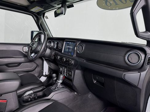 Used 2018 Jeep Wrangler Unlimited Sahara AWD/4WD image 30