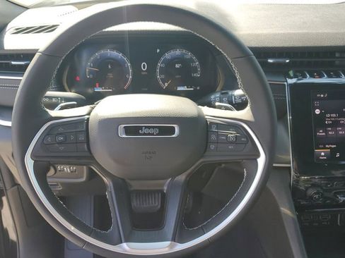 New 2025 Jeep Grand Cherokee Altitude image 28