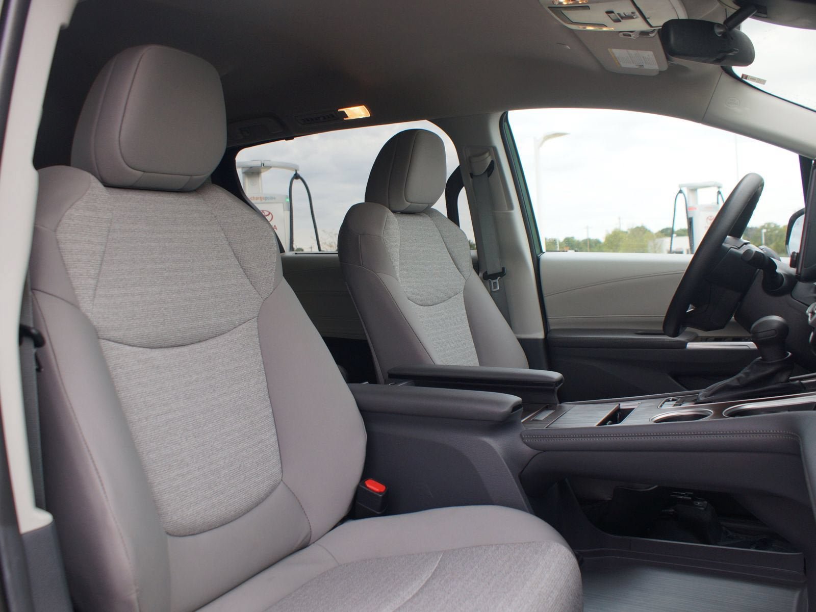 Used 2024 Toyota Sienna LE FWD image 22