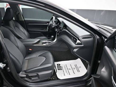 Used 2022 Toyota Camry SE FWD image 13
