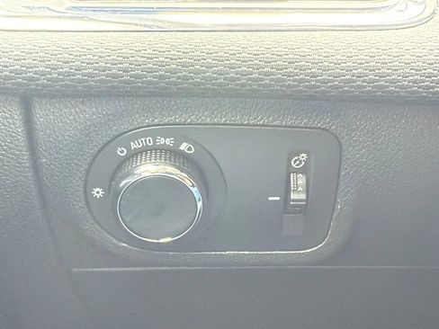 Used 2019 Chevrolet Cruze LT w/ Convenience Package image 15