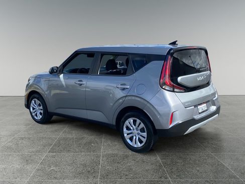 Used 2025 Kia Soul LX FWD image 3