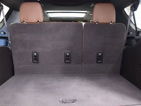 Used 2024 Chevrolet Suburban High Country image 22