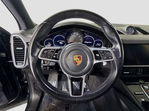 Used 2023 Porsche Cayenne Platinum Edition image 13