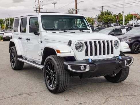 Used 2022 Jeep Wrangler Unlimited Sahara AWD/4WD image 3