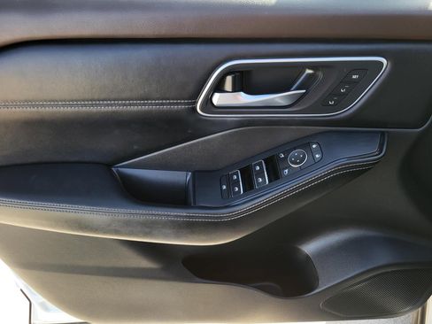 Certified 2021 Nissan Rogue Platinum image 23