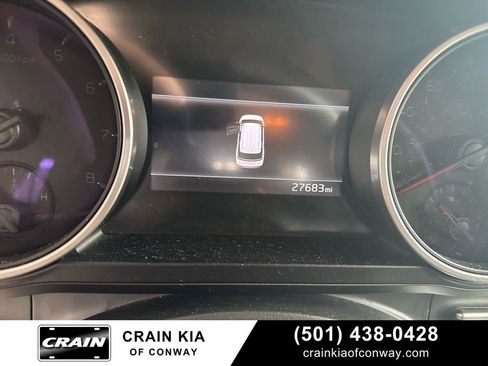 Used 2024 Kia Carnival LX image 1