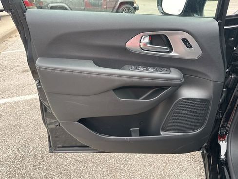 New 2026 Chrysler Pacifica Limited w/ S Appearance Package image 60