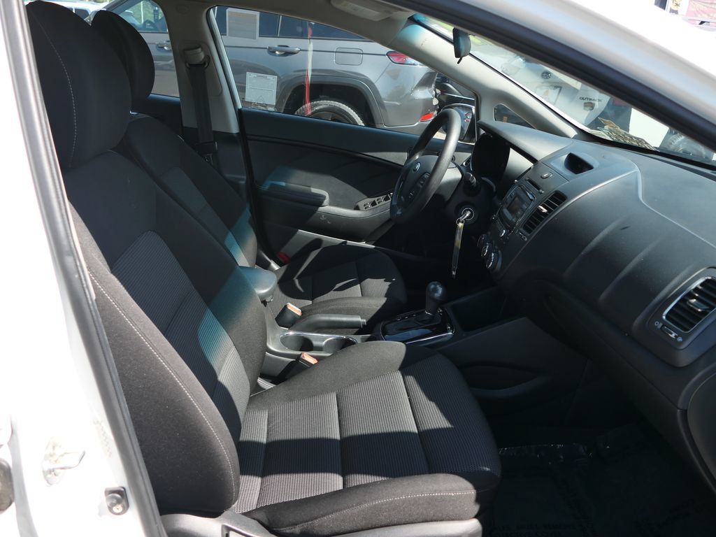 Used 2017 Kia Forte LX FWD image 25