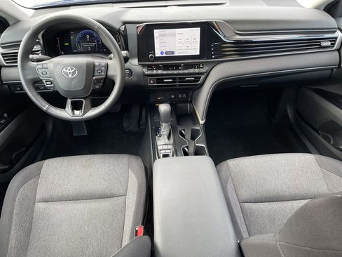 Used 2025 Toyota Camry LE w/ Convenience Package image 15
