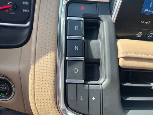 Used 2021 Chevrolet Tahoe Premier w/ Premium Package AWD/4WD image 15