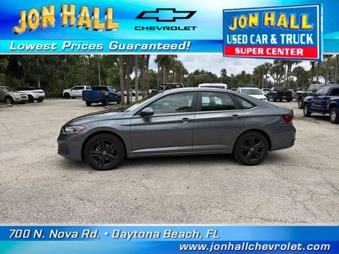 Used 2022 Volkswagen Jetta SE FWD image 4