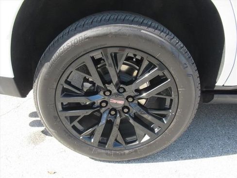 Used 2024 GMC Yukon Denali AWD/4WD image 8