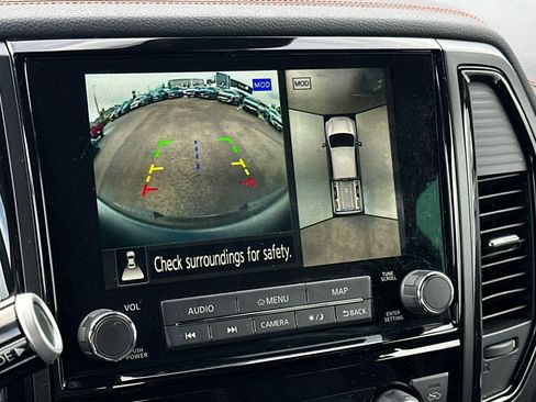 Used 2021 Nissan Titan PRO-4X w/ Pro-4x Convenience Package image 19