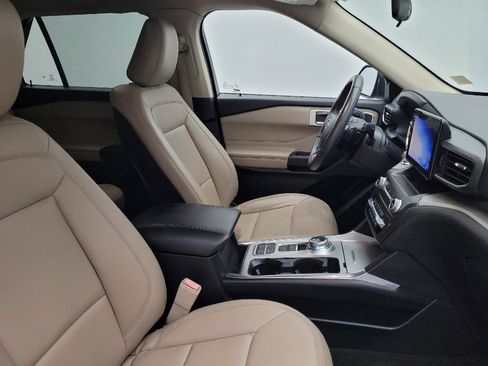 Used 2020 Ford Explorer XLT w/ Equipment Group 202A image 21