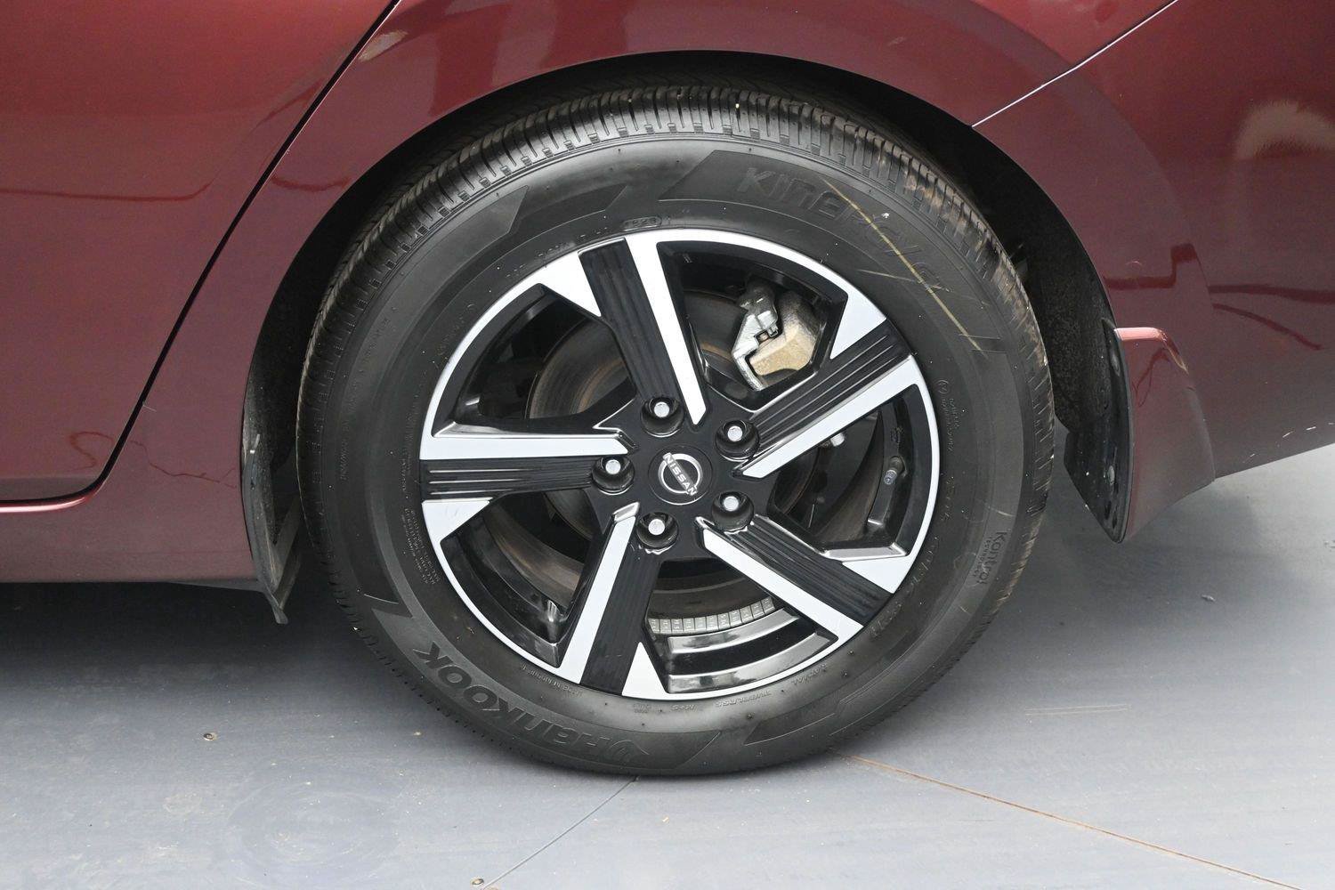 Used 2024 Nissan Sentra SV FWD image 11
