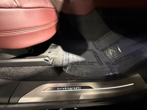 Used 2024 Land Rover Range Rover Long Wheelbase Autobiography image 55