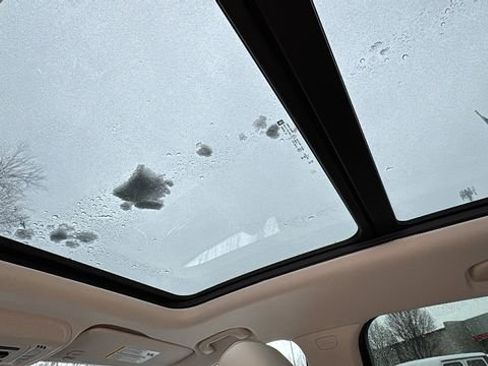 Used 2023 Buick Envision Avenir image 3