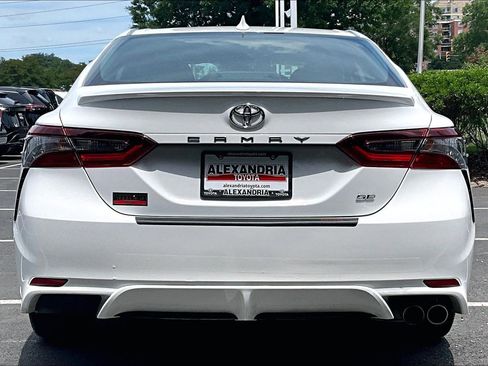 Used 2023 Toyota Camry SE w/ Convenience Package FWD image 4