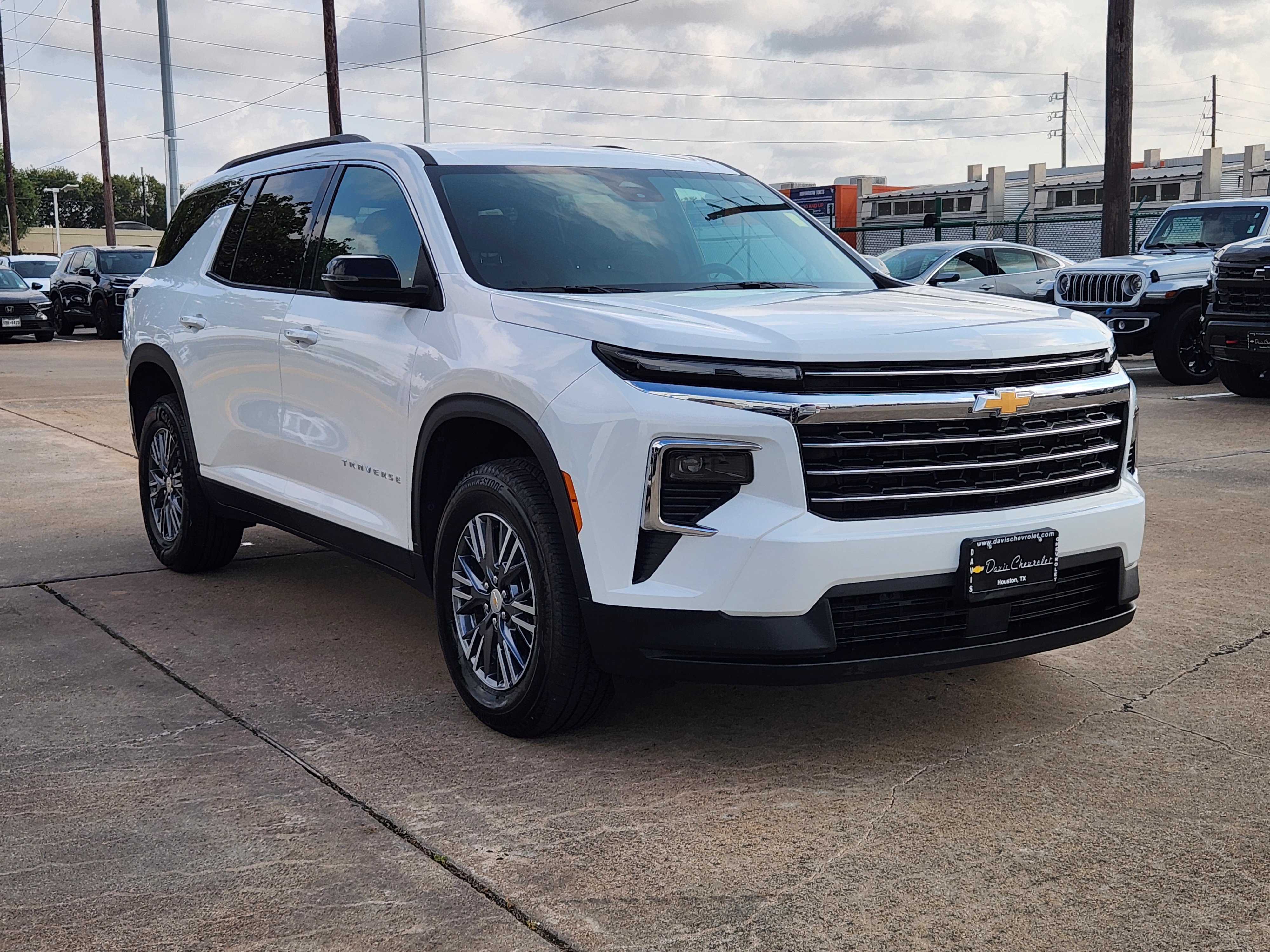 Used 2026 Chevrolet Traverse LT FWD image 4