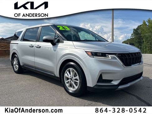 Used 2023 Kia Carnival LX FWD image 1
