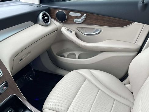 Used 2021 Mercedes-Benz GLC 300 4MATIC image 33